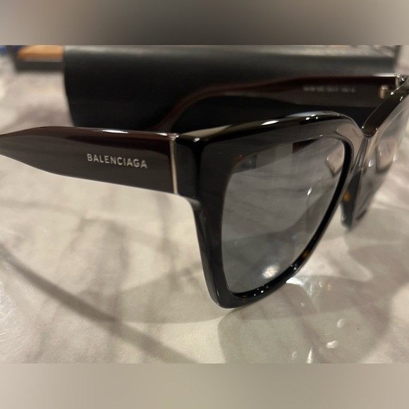 Balenciaga sunglasses- brand new - full set - Picture 5 of 5